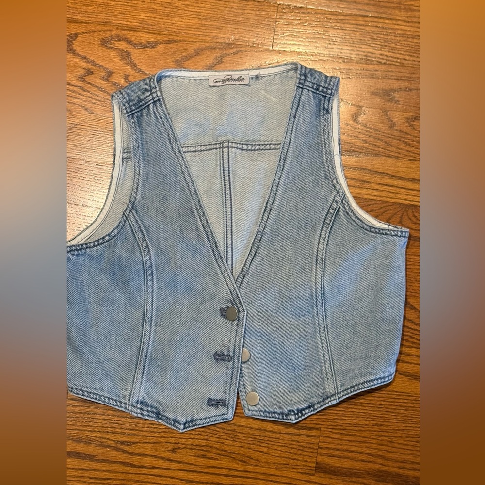 Magnolia Boutique Light Wash Denim Vest with Button Front Crop Size Small